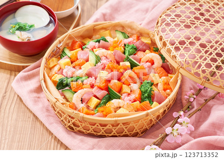 春のちらし寿司 - ひなまつりやお祝いに 123713352