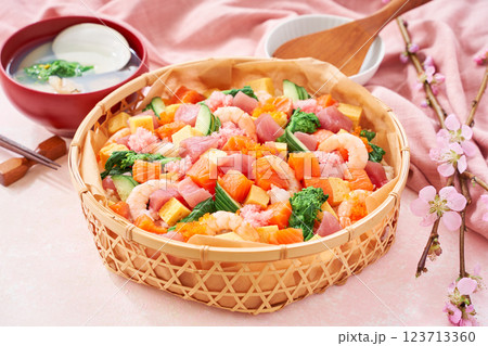春のちらし寿司 - ひなまつりやお祝いに 春のちらし寿司 - ひなまつりやお祝いに 123713360