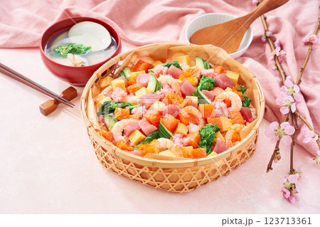 春のちらし寿司 - ひなまつりやお祝いに 春のちらし寿司 - ひなまつりやお祝いに 123713361