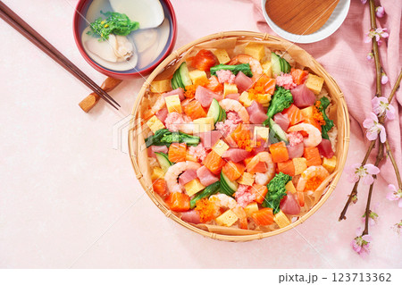 春のちらし寿司 - ひなまつりやお祝いに 春のちらし寿司 - ひなまつりやお祝いに 123713362