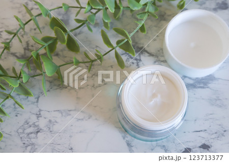 保湿クリーム 123713377
