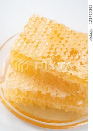 黄金のコームハニーのクローズアップ 123713393