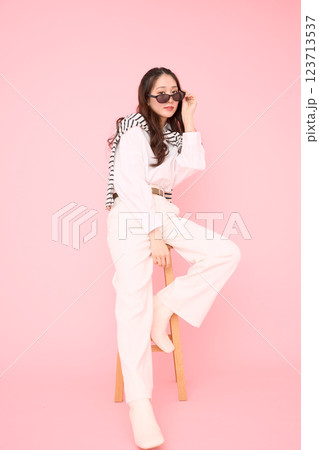 春のファッションポートレート 123713537