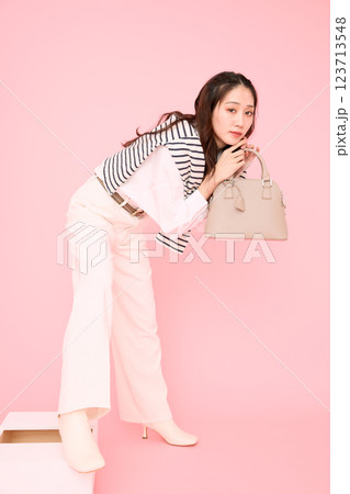 春のファッションポートレート 123713548