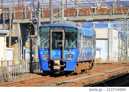 【えちごトキめき鉄道】ET122形(日本海ひすいライン:糸魚川駅) 【えちごトキめき鉄道】ET122形(日本海ひすいライン:糸魚川駅) 123714004