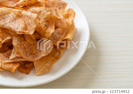 Taro Chips - fried or baked sliced taro 123714912