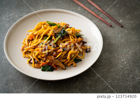 stir-fried yakisoba noodles with vegetable in vegan style stir-fried yakisoba noodles with vegetable in vegan style 123714920