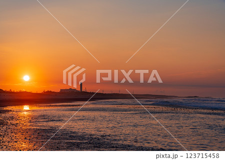 【静岡県】中田島砂丘 日の出 【静岡県】中田島砂丘 日の出 123715458