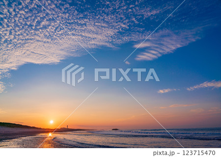 【静岡県】中田島砂丘　日の出 123715470