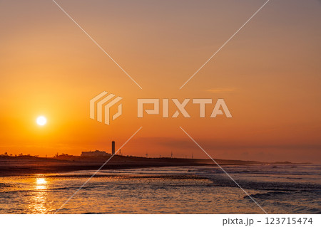 【静岡県】中田島砂丘 日の出 【静岡県】中田島砂丘 日の出 123715474