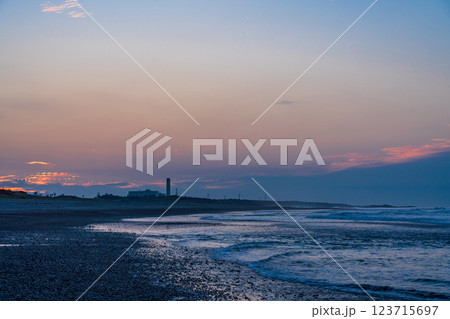 【静岡県】中田島砂丘 夜明け前 【静岡県】中田島砂丘 夜明け前 123715697