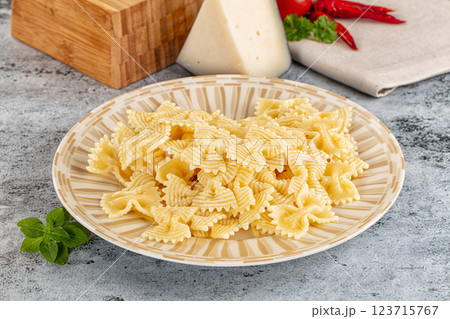 Italian pasta Farfalle with oil 123715767