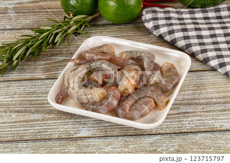 Raw peeled shrimp for cooking 123715797