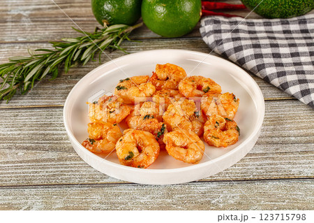 Roasted shrimps in the bowl 123715798