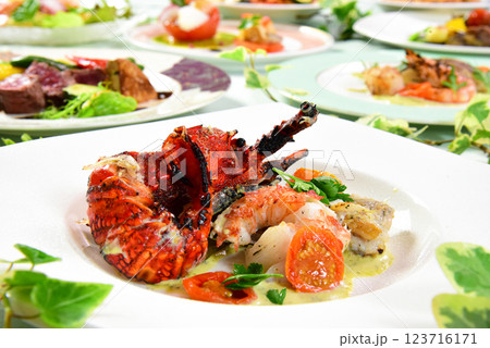 オマール海老のグリルアルマンドソース　フランス料理のフルコース 123716171