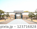 大阪城の大手門 123716828