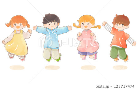 みんなでジャンプする子供たちのセット みんなでジャンプする子供たちのセット 123717474