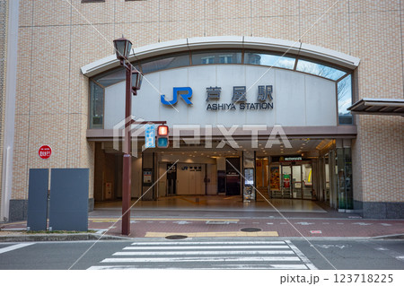 兵庫県芦屋市のJR芦屋駅 兵庫県芦屋市のJR芦屋駅 123718225