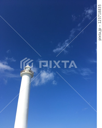 青空と灯台 123718835