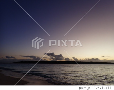 与那覇サンセット 123719411