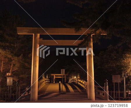 伊勢神宮　宇治橋鳥居 123719958