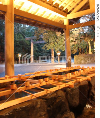 伊勢神宮　手水舎 123720926