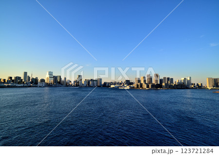 レインボーブリッジから見る晴海埠頭 築地市場方面 123721284