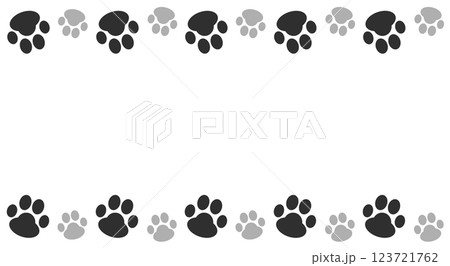 かわいいペットの犬や猫が歩いた動物の肉球イラスト 123721762