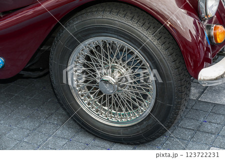 車のタイヤ　ホイール　old  Wheel of the car 123722231