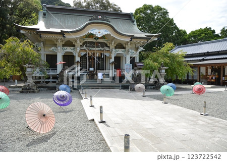 恋木神社の参道とご本堂 恋木神社の参道とご本堂 123722542