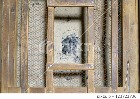 和室の 床下に作られた掘りごたつ 123722730