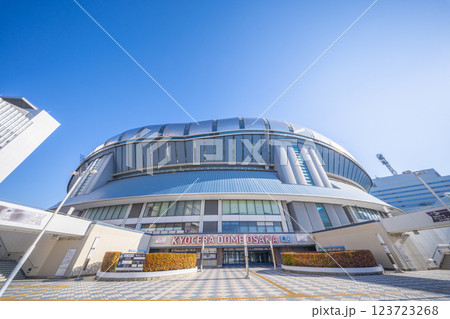 晴天の京セラドーム大阪の南口ゲート(大阪ドーム) 晴天の京セラドーム大阪の南口ゲート(大阪ドーム) 123723268