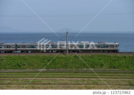 湖西線を走る225系新快速電車 123723962