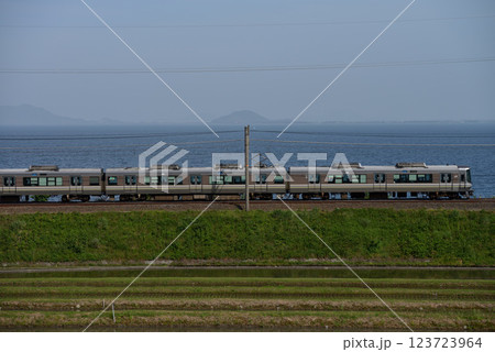 湖西線を走る223系新快速電車 123723964