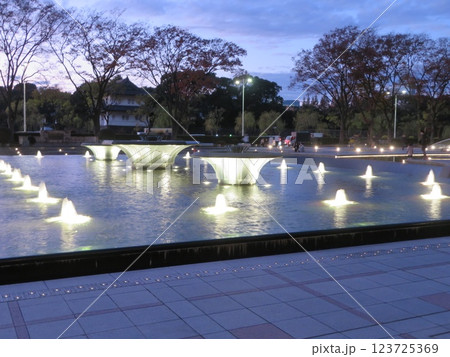 夜景 和田倉噴水公園 夜景 和田倉噴水公園 123725369