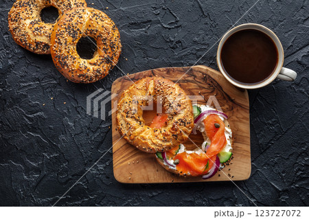 Lox bagel. A sandwich with smoked salmon, cucumbers and onions 123727072