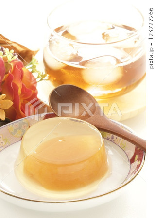 びわゼリーと麦茶 びわゼリーと麦茶 123727266