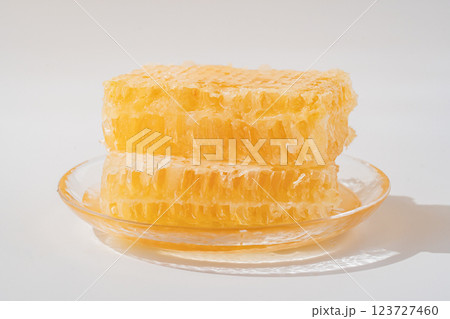 黄金のコームハニーのクローズアップ 123727460