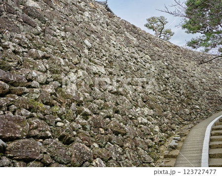 お城の石垣 お城の石垣 123727477