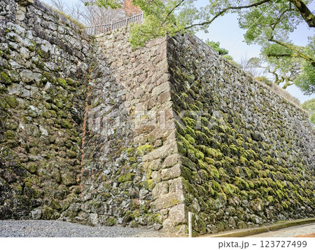 お城の石垣 お城の石垣 123727499