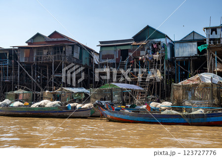 カンボジア トンレサップ湖 カンボジア トンレサップ湖 123727776