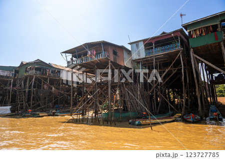 カンボジア トンレサップ湖 カンボジア トンレサップ湖 123727785