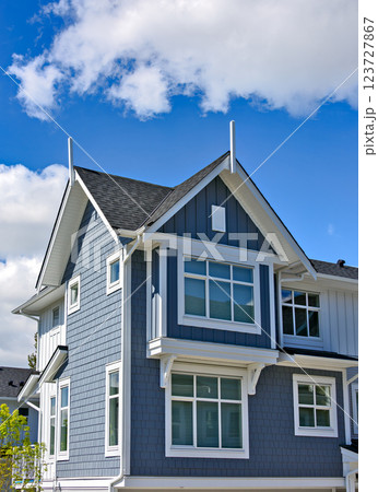 New residential townhouse on bright sunny day New residential townhouse on bright sunny day 123727867