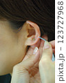 耳つぼ施術 123727968