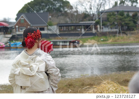 印象的なヘアアレンジの成人式フォト 123728127