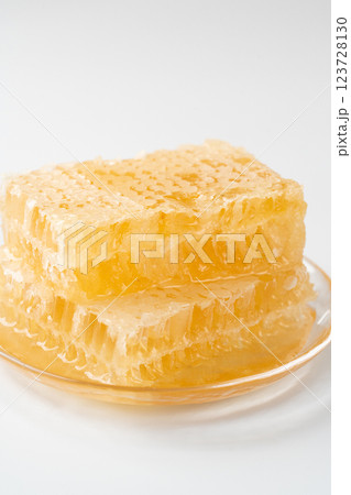 黄金のコームハニーのクローズアップ 123728130