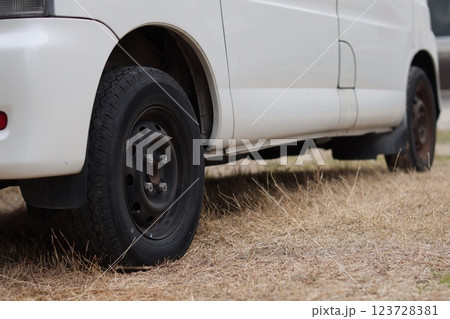 車のパーツ 車のパーツ 123728381