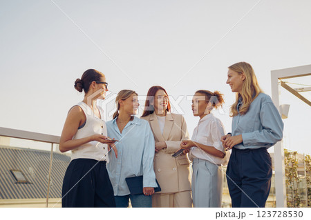 Empowered Women Networking Outdoors in a Vibrant Modern Setting to Foster Connections 123728530