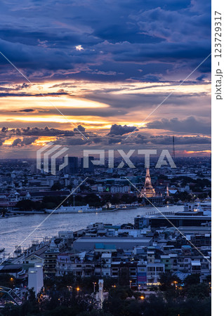 バンコクの夕暮れ 123729317