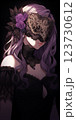 仮面で目を隠した美しい女性 123730612